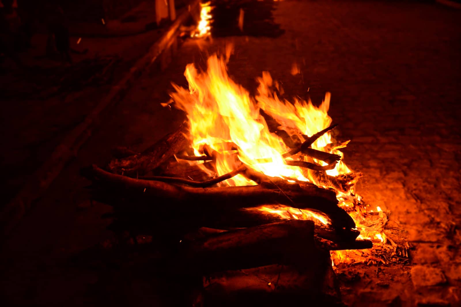foto de fogueira acesa