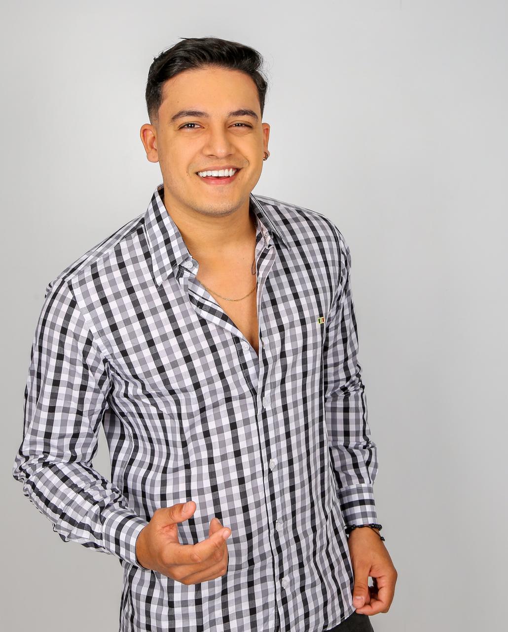 o cantor Lucas castro