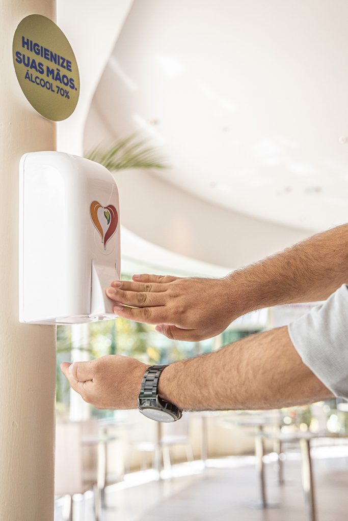 Mais de 150 dispensers de álcool em gel nos dois shoppings