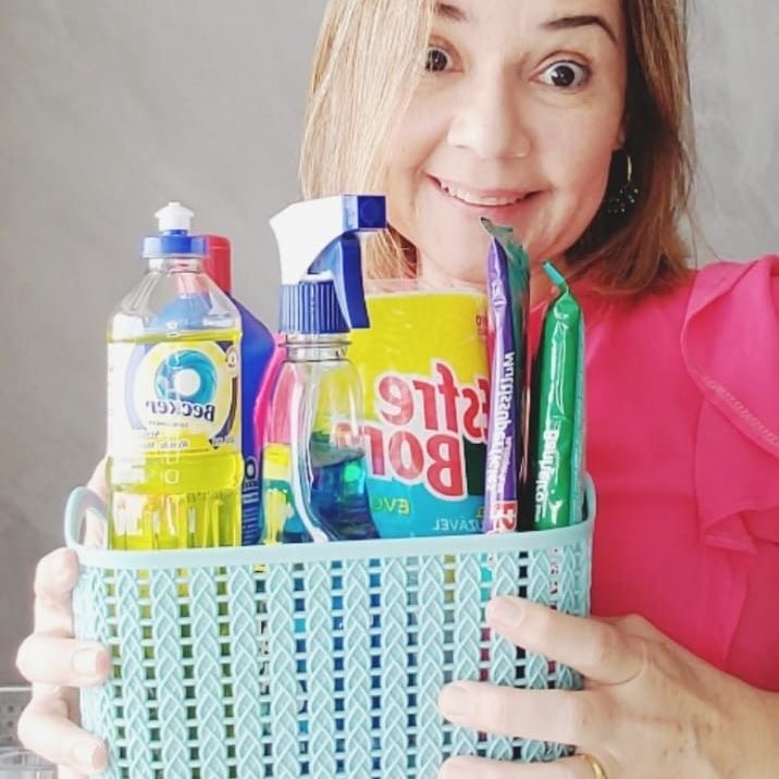 Giovana Dias participará de live sobre Organização de Geladeiras